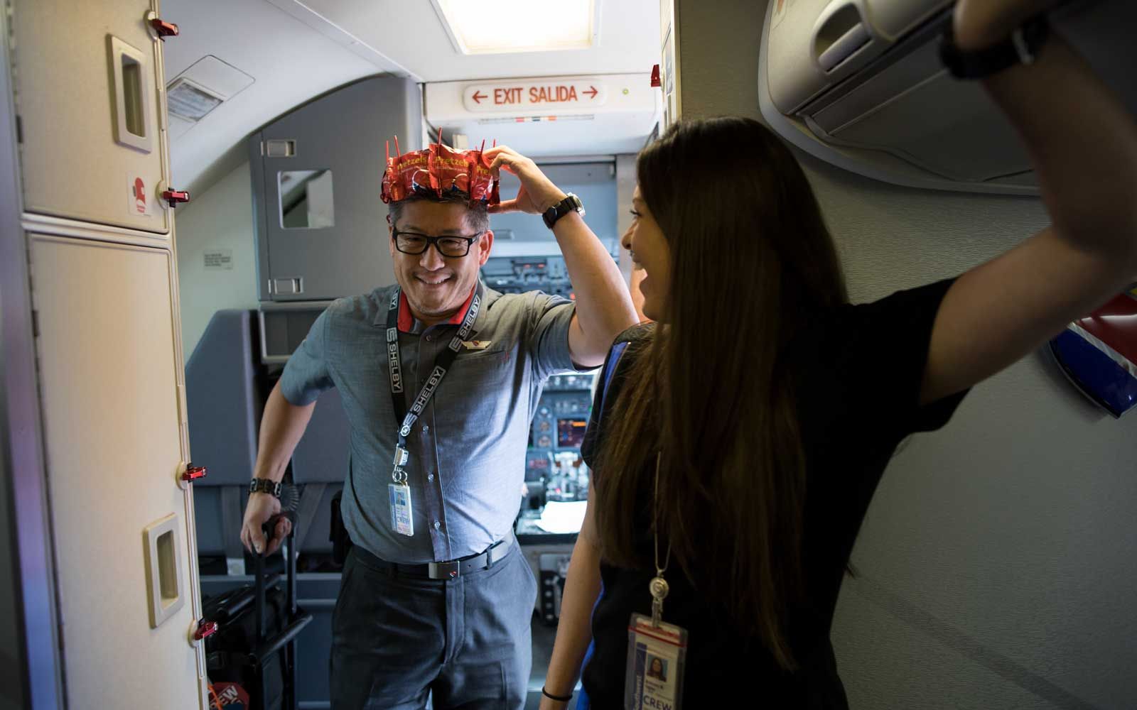 Mitarbeiter können vor einem Flug mit Southwest Airlines Spaß haben.
