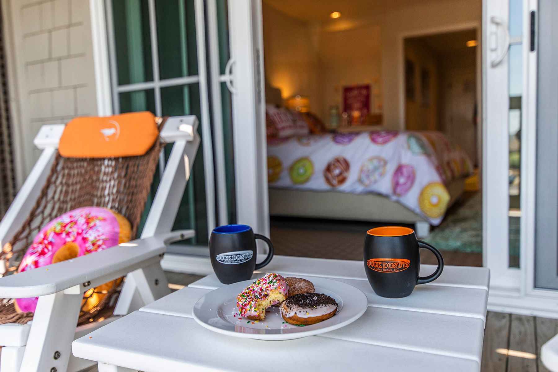 Balkon v The Sweet Escape with Duck Donuts v Sanderling Resort