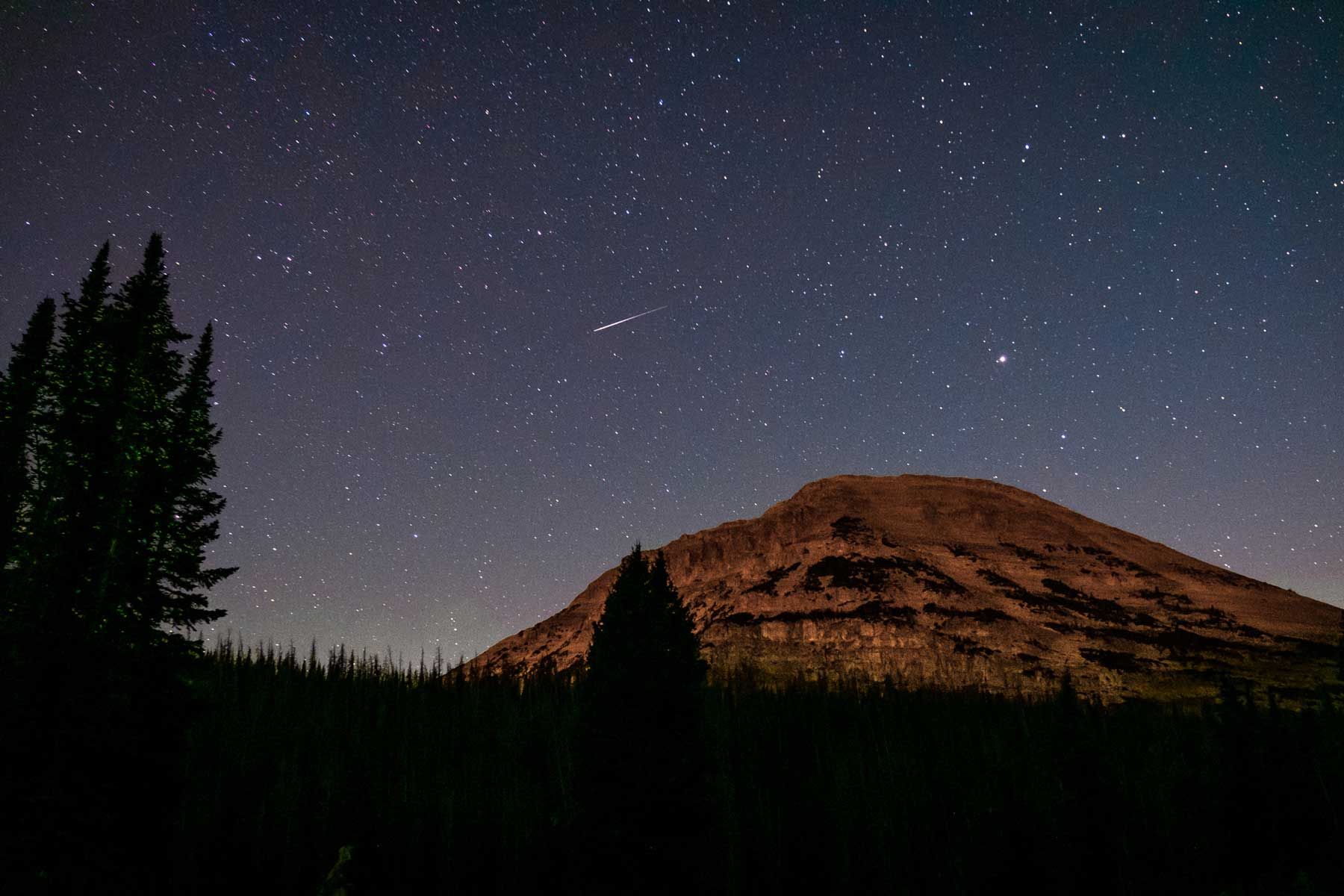 Zvjezdano noćno nebo u planinama Uinta