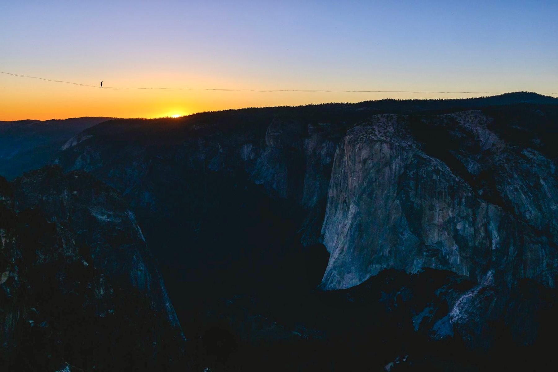 Daniel Monterrubio fuq il-linja fil-Park Nazzjonali ta 'Yosemite f'Kalifornja