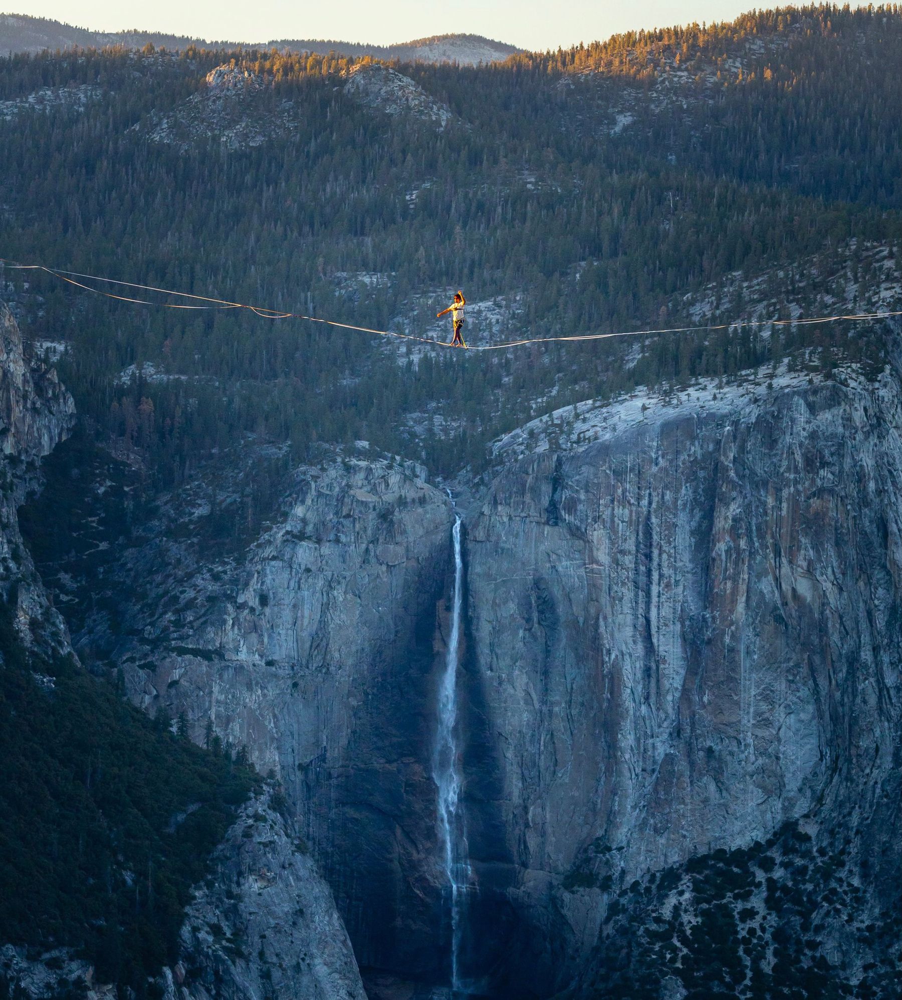 Moises Monterrubio fuq il-linja fil-Park Nazzjonali ta 'Yosemite f'Kalifornja
