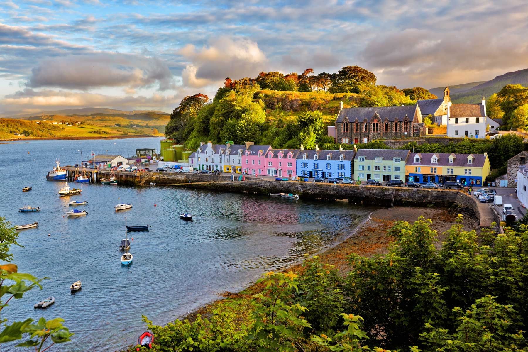 Blick auf Portree, Isle of Skye, Schottland