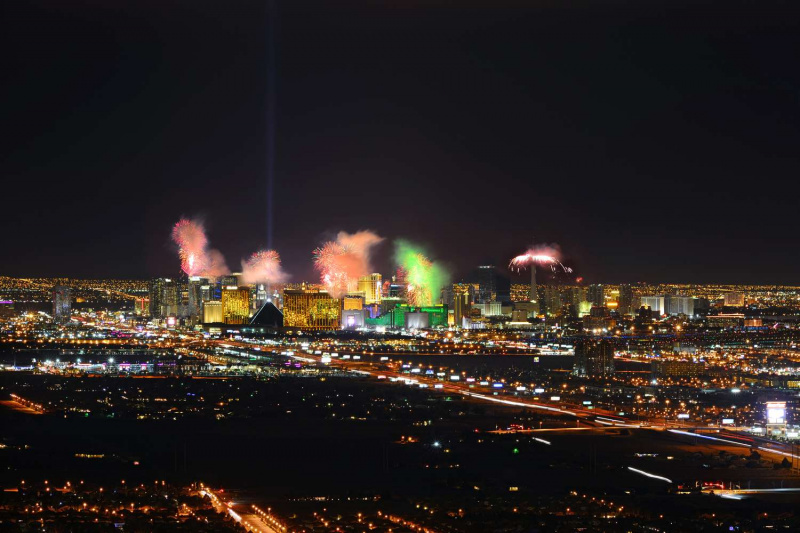   Novoroční ohňostroj v Las Vegas Sloan Mountain 2015