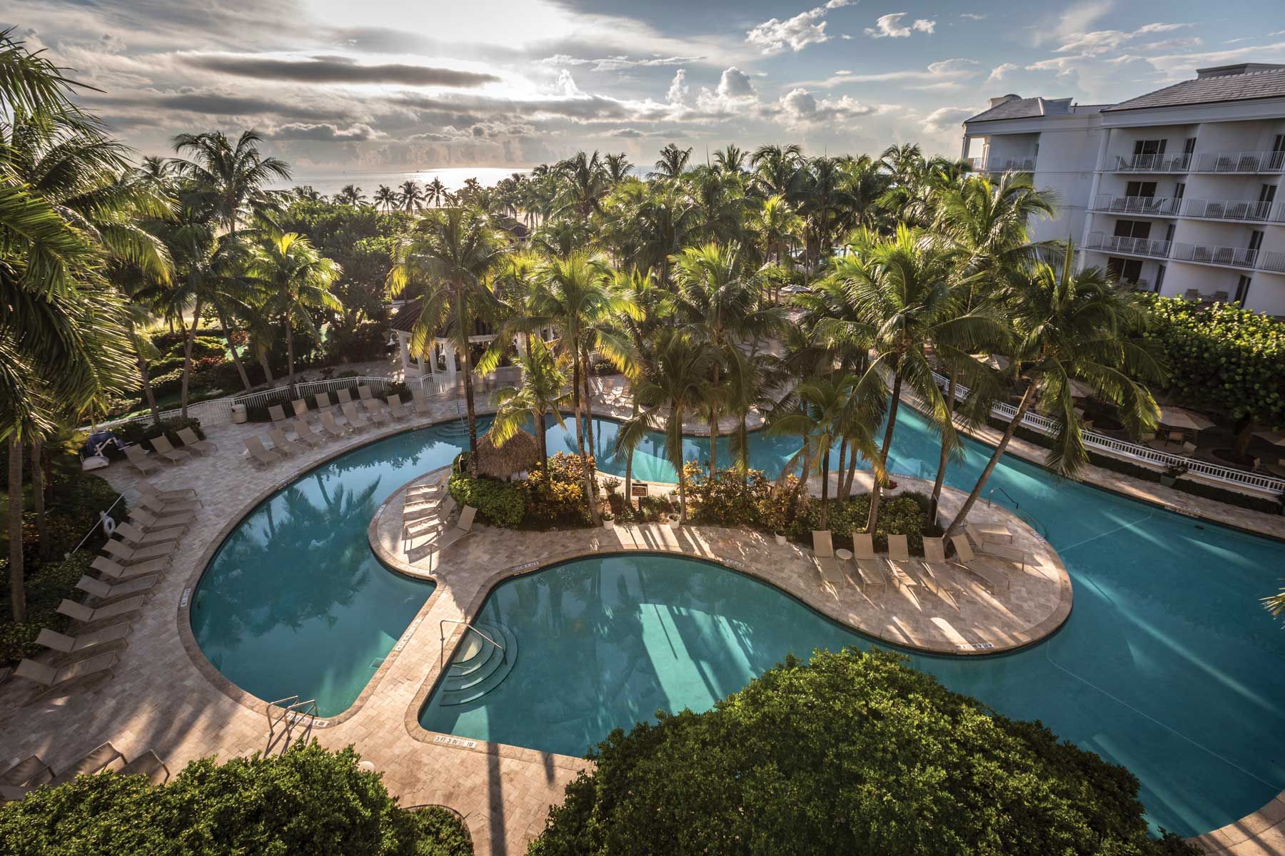 Überblick über den Poolbereich im Lago Mar Resort in Florida