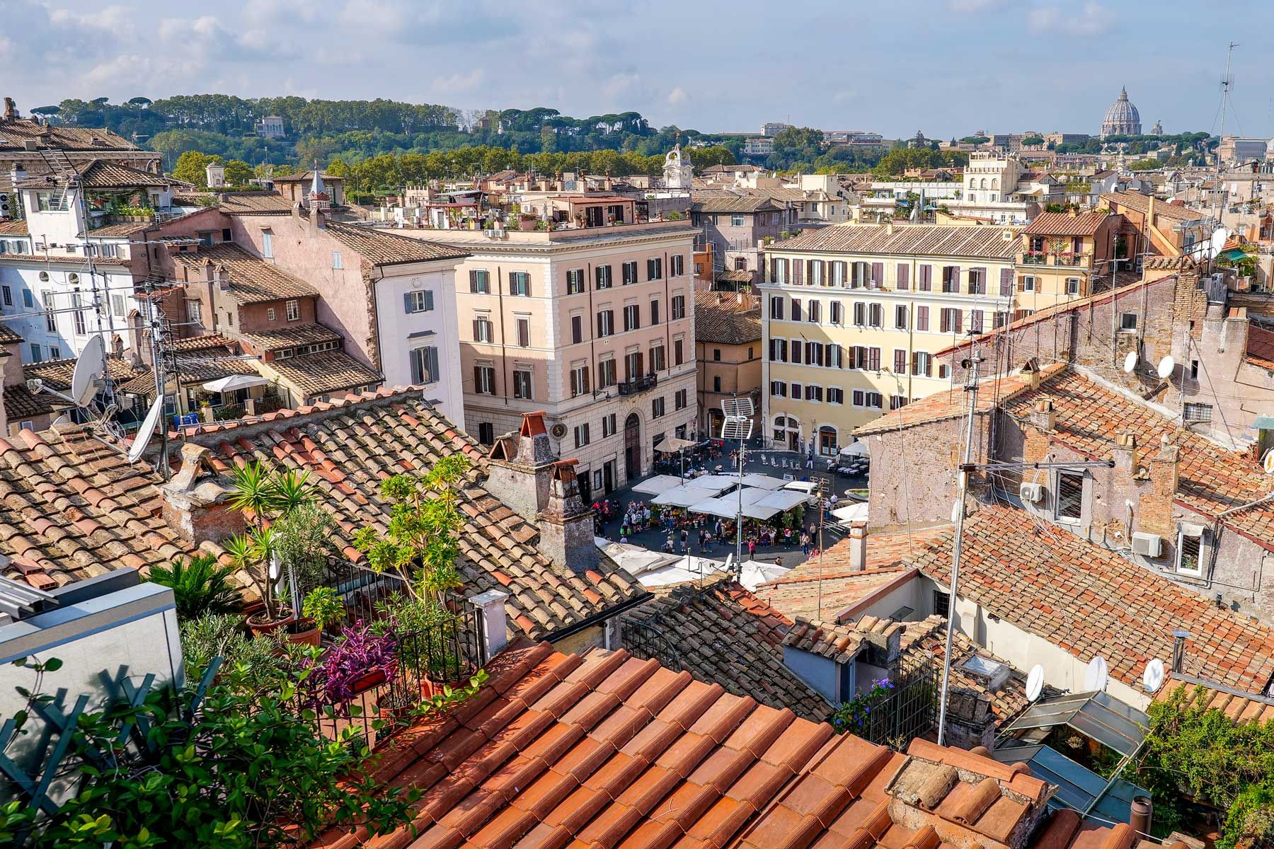 Die Dächer Roms von oben auf dem Campo de Fiori Platz