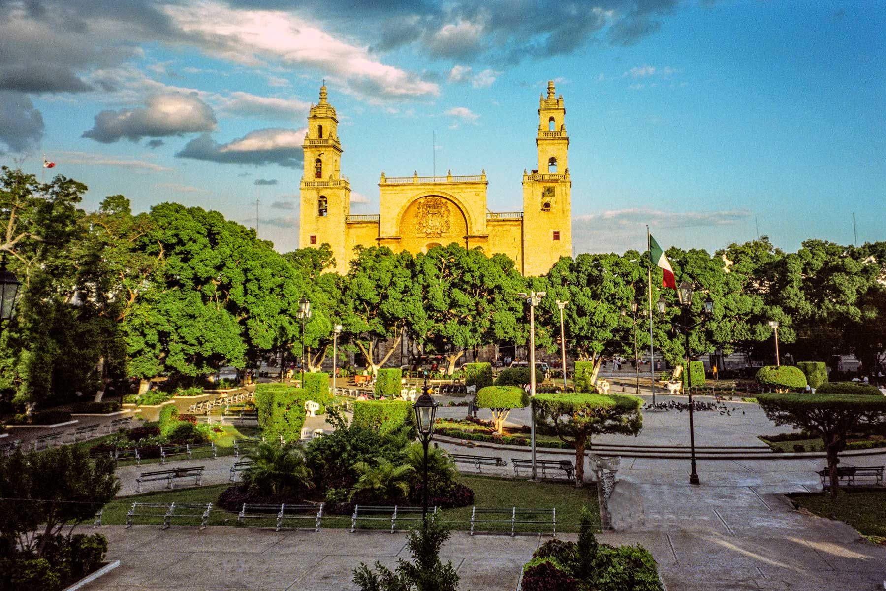 Mérida ist die Hauptstadt und größte Stadt des mexikanischen Bundesstaates Yucatán sowie die größte Stadt der Halbinsel Yucatán im Süden Mexikos.